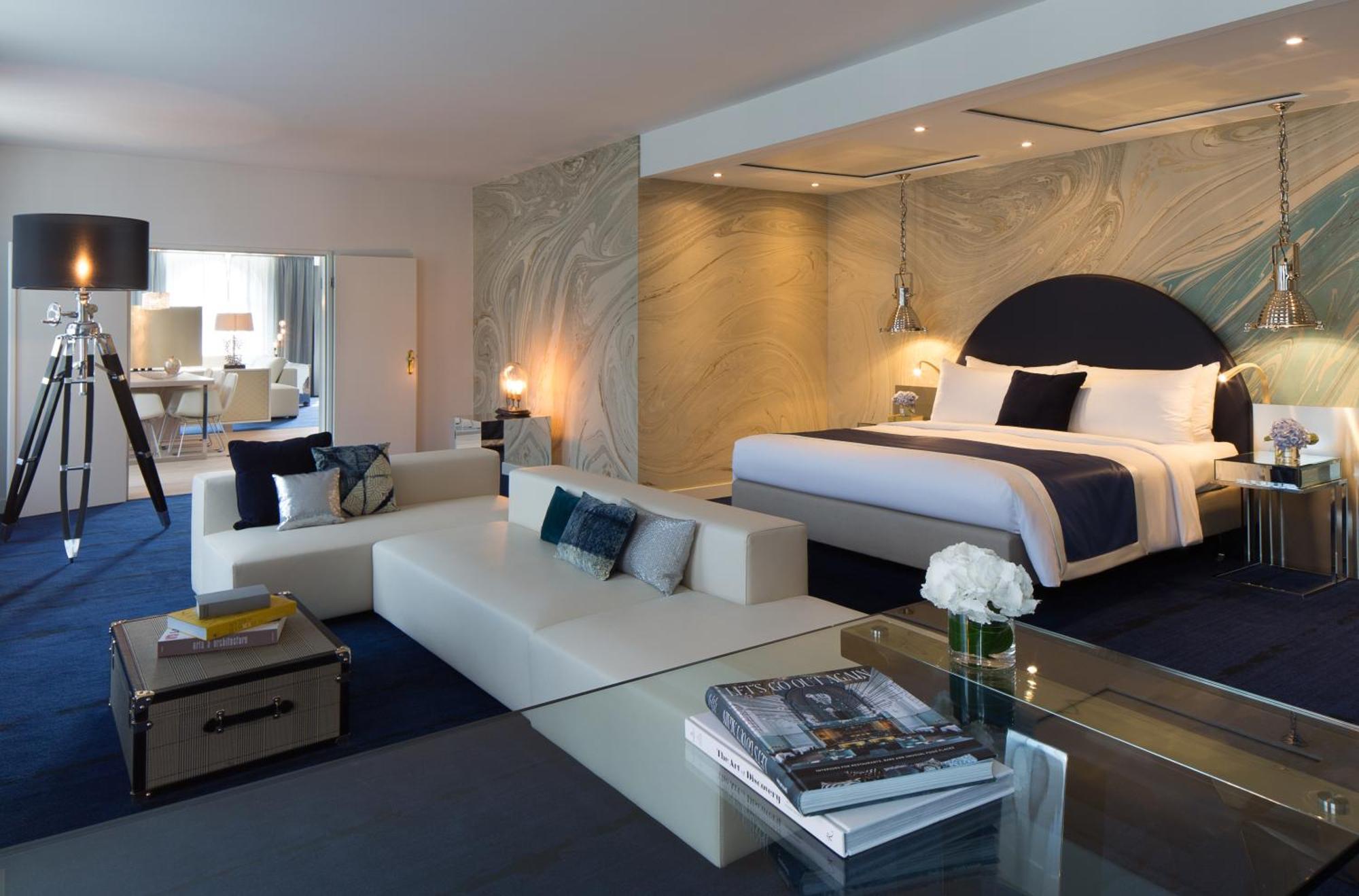 โรงแรมเรอเนซองส์ ฮัมบวร์ค ฮัมบูร์ก ภายนอก รูปภาพ A suite at the hotel
