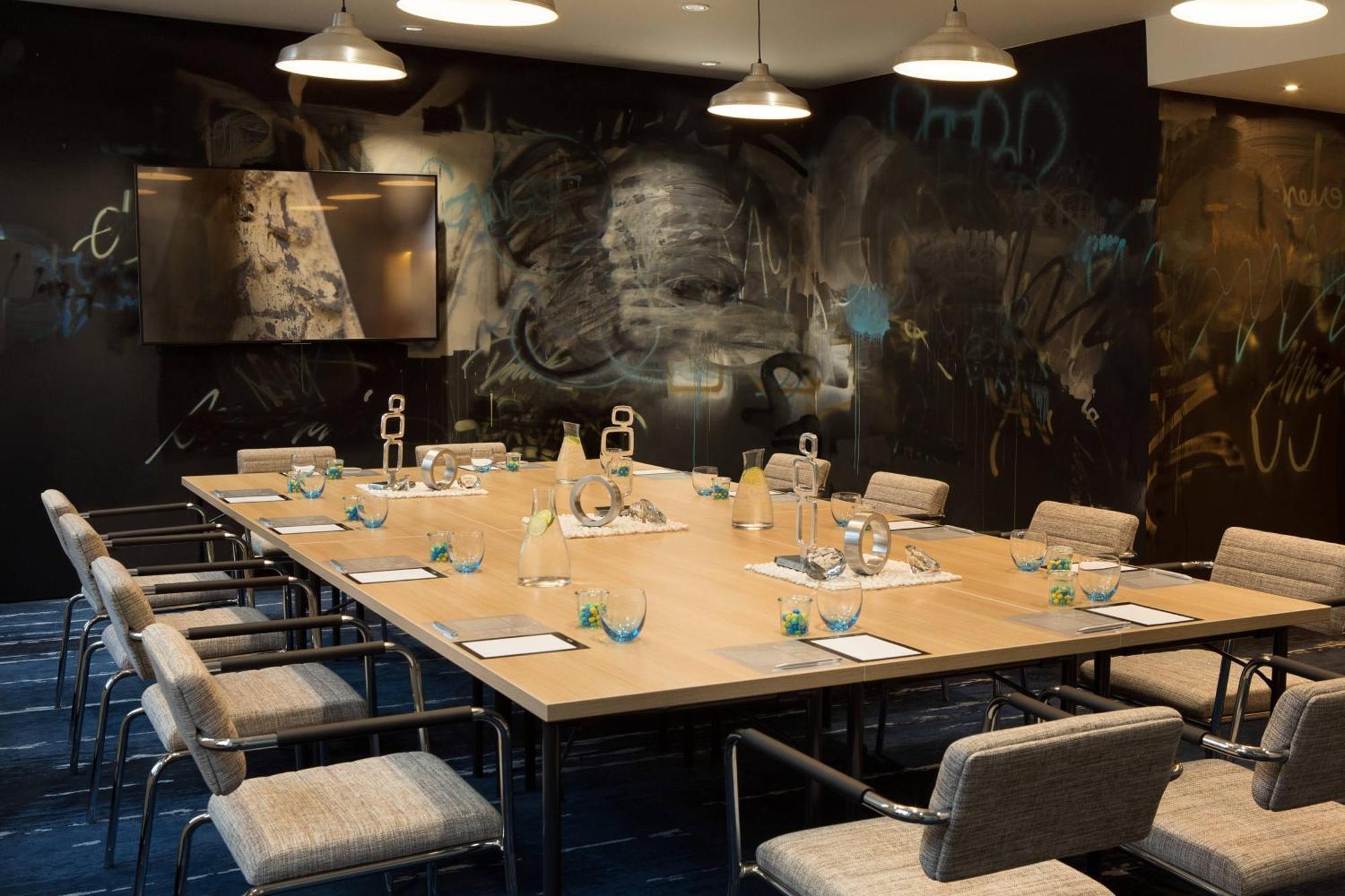 โรงแรมเรอเนซองส์ ฮัมบวร์ค ฮัมบูร์ก ภายนอก รูปภาพ The boardroom at the National Football Museum