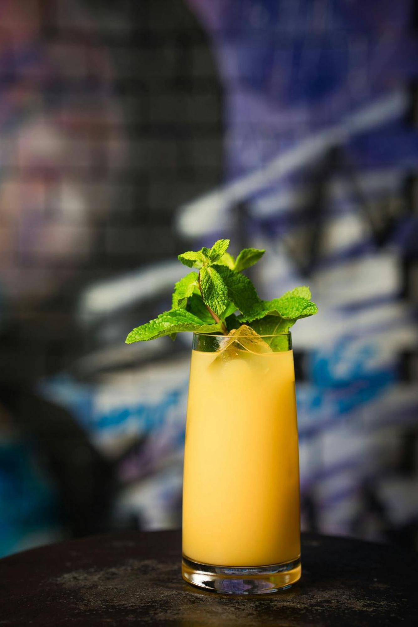 โรงแรมเรอเนซองส์ ฮัมบวร์ค ฮัมบูร์ก ภายนอก รูปภาพ A mango lassi