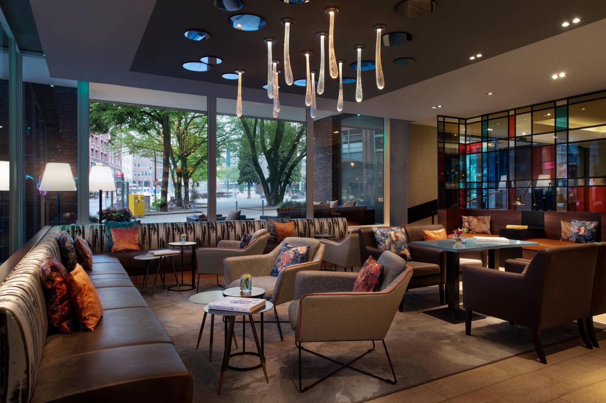 โรงแรมเรอเนซองส์ ฮัมบวร์ค ฮัมบูร์ก ภายนอก รูปภาพ The lounge at the hotel