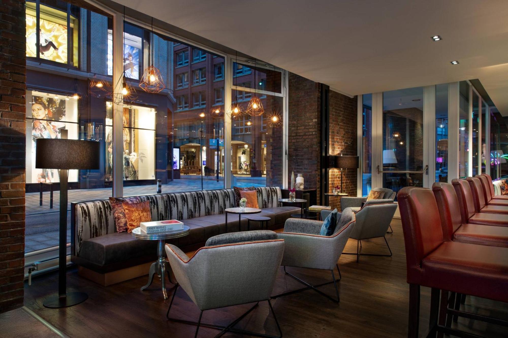 โรงแรมเรอเนซองส์ ฮัมบวร์ค ฮัมบูร์ก ภายนอก รูปภาพ The bar at the W London