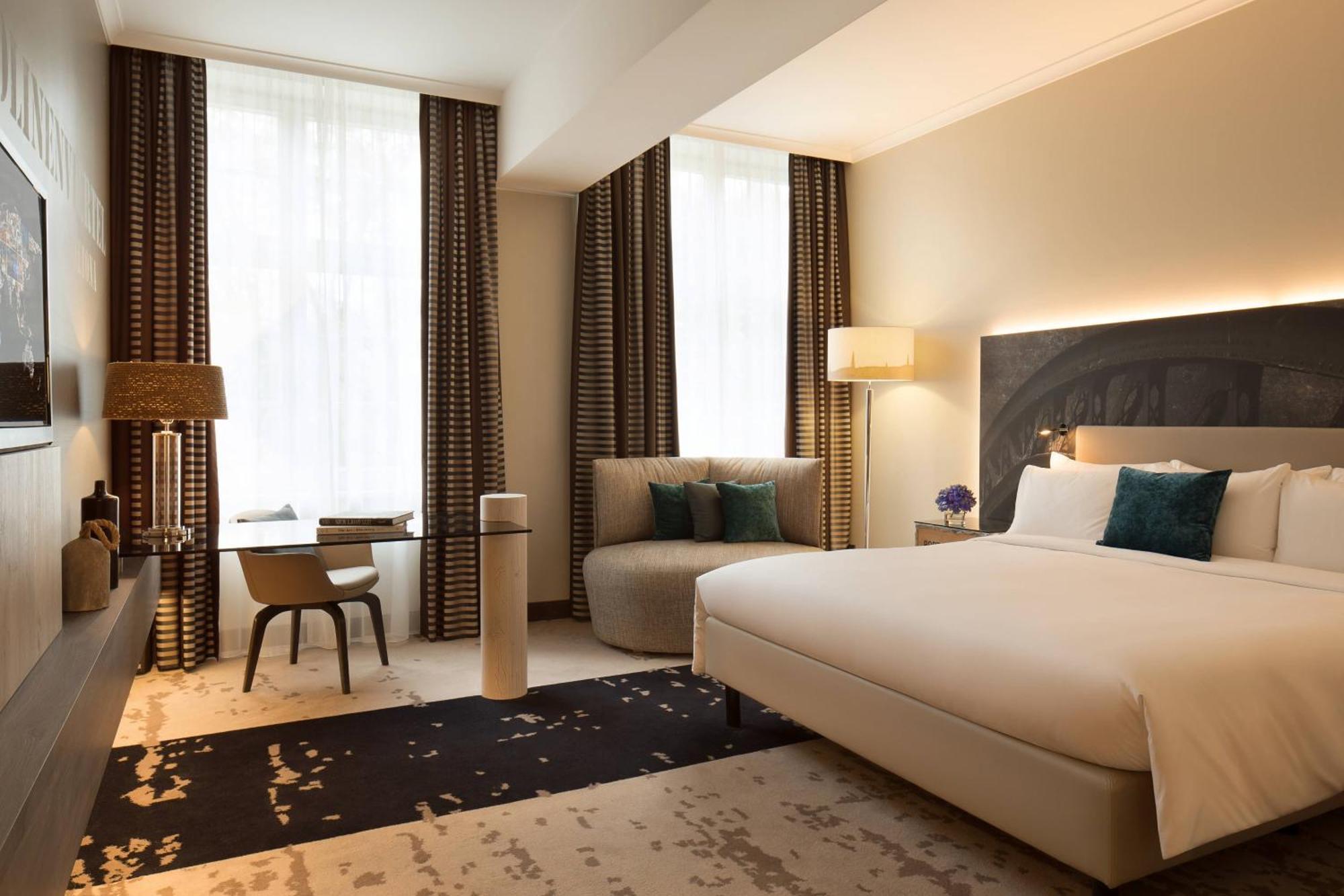โรงแรมเรอเนซองส์ ฮัมบวร์ค ฮัมบูร์ก ภายนอก รูปภาพ A room at the hotel